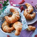 Butter croissant with egg coating - 1